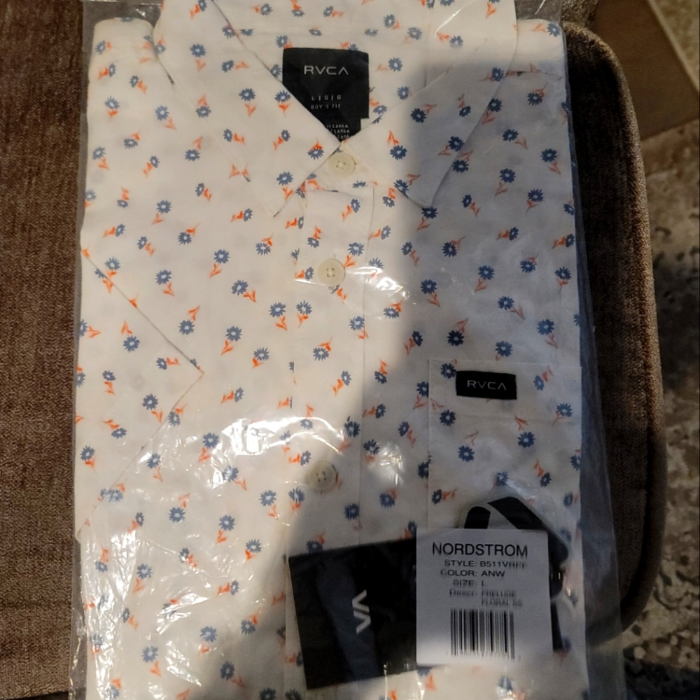 NEW RVCA Boy's Buttom Down Shorts Sleeves Shirt sz Large